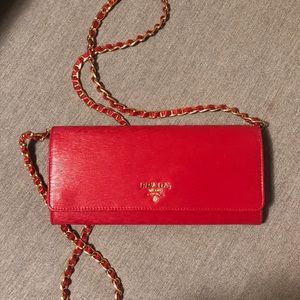 Prada Wallet on Chain